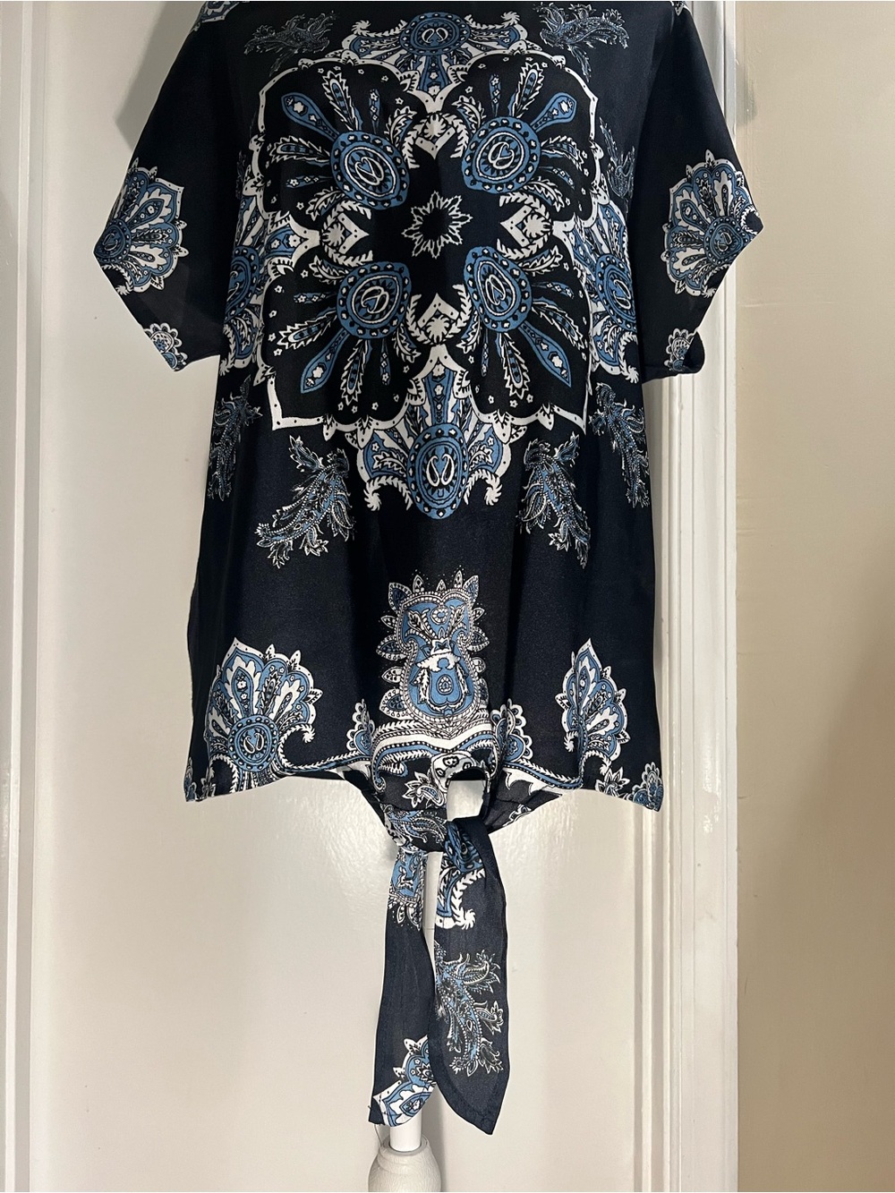 Women’s Paisley Medallion Hem-Tie Blouse - Picture 3 of 8